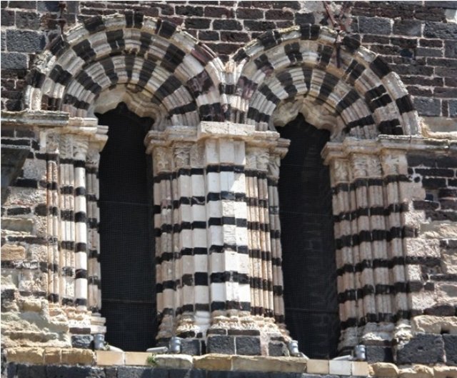 doublelancetwindowstmartinchurchbeffroiinrandazzo1213century.jpg